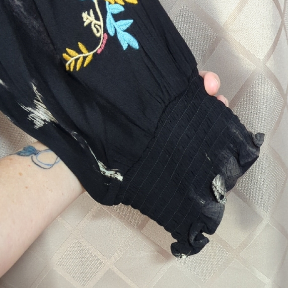 ⭐2 For $5⭐Colorful Embroidered Black Top, Size M - Picture 5 of 6